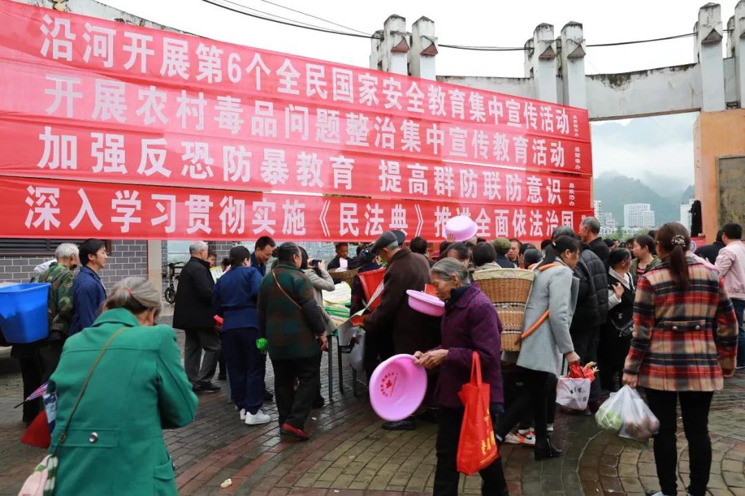 沿河1.jpg