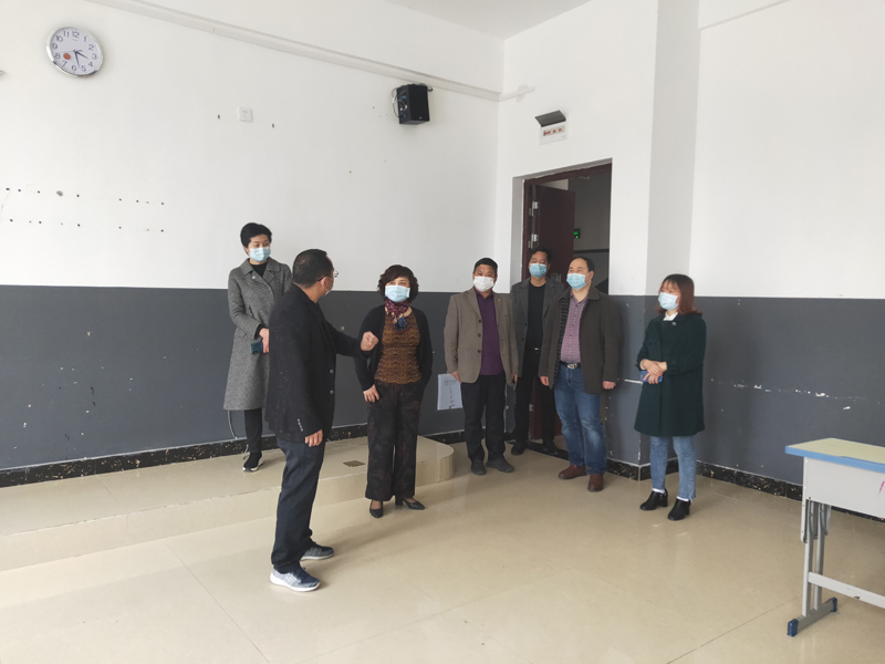 1584671841548203.jpg 实地查看玉屏民族中学隔离室.jpg