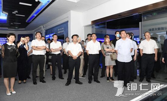 与会嘉宾观摩了新得利网站登录大数据应用场景展示馆