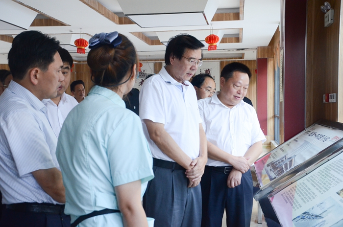1598518024890848.jpg 调研组在德江县民族中医院康养中心调研(刘芮摄) (2).JPG