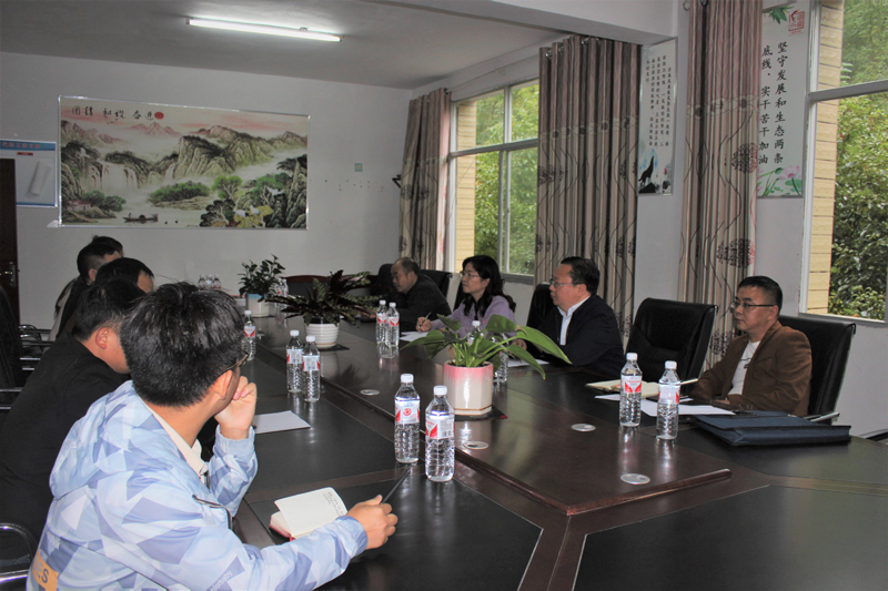 1602730406793825.jpg 与企业负责人召开座谈会.jpg