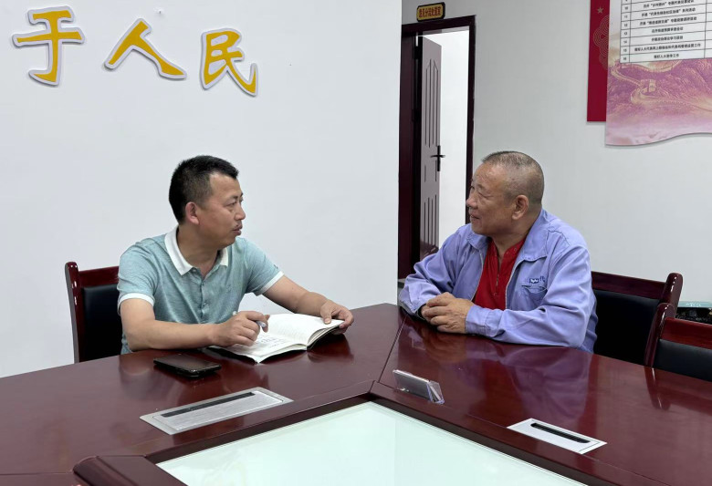 人大代表在代表联络站接待选民。_副本.jpg