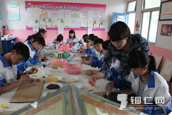 天桥中学乡村学校少年宫手工兴趣小组