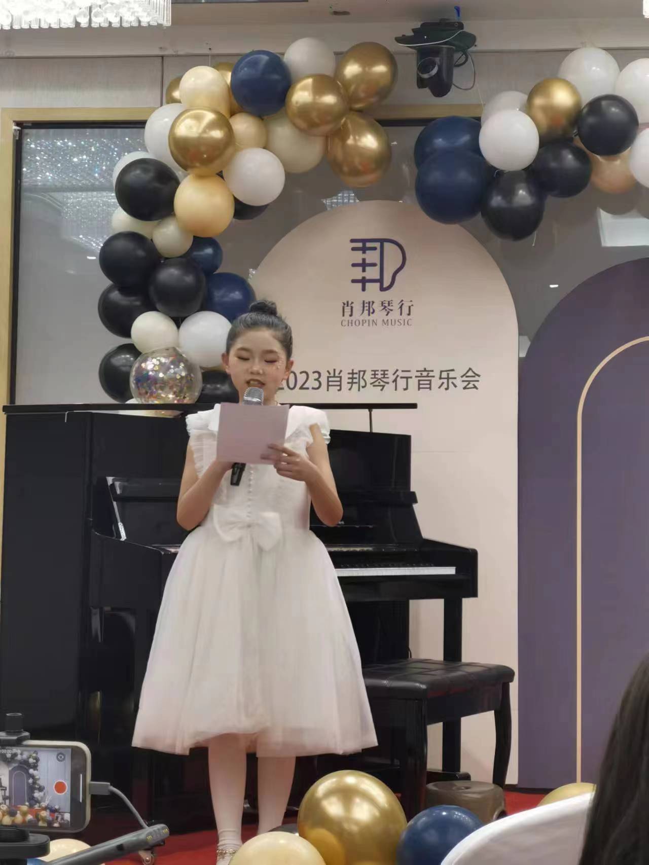 1747020261216901.jpg 黄欣榆生活照1.jpg