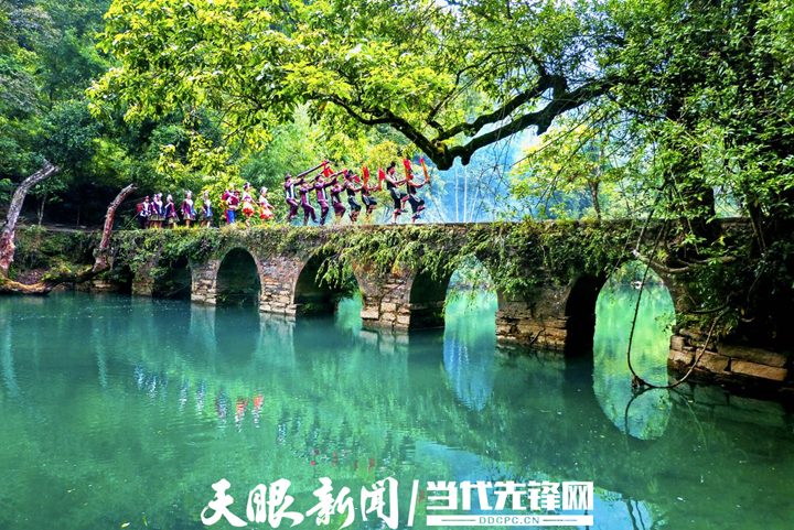荔波喀斯特世界自然遗产——小七孔桥.png