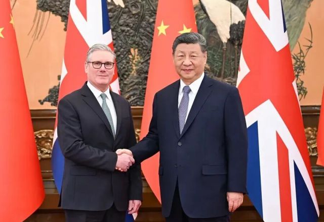 习近平会见英国首相斯塔默