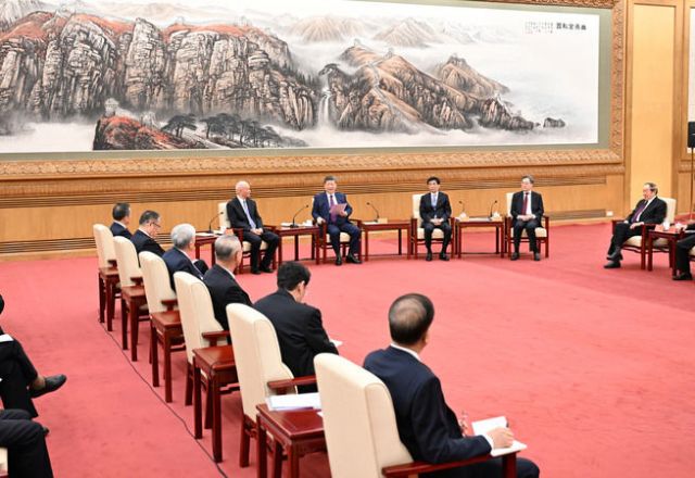 习近平同党外人士共迎新春