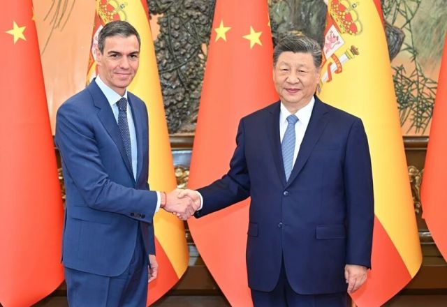 习近平会见西班牙首相桑切斯
