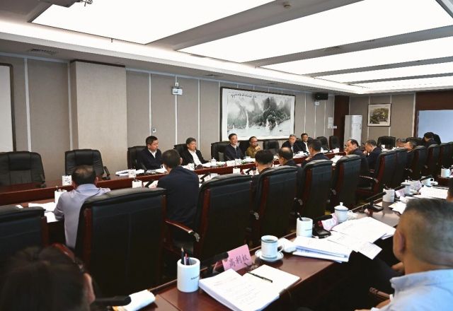 省政协党组理论学习中心组召开专题研讨会  赵永清主持