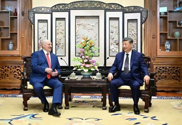 习近平会见白俄罗斯总统卢卡申科