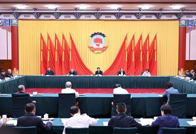 王沪宁主持召开全国政协主席会议