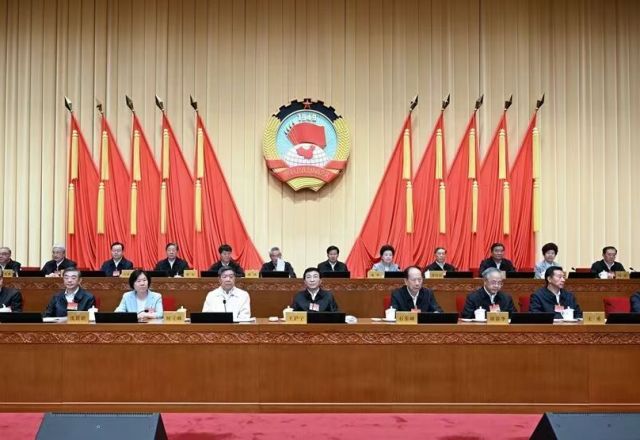 全国政协十四届常委会第十八次会议开幕 王沪宁出席