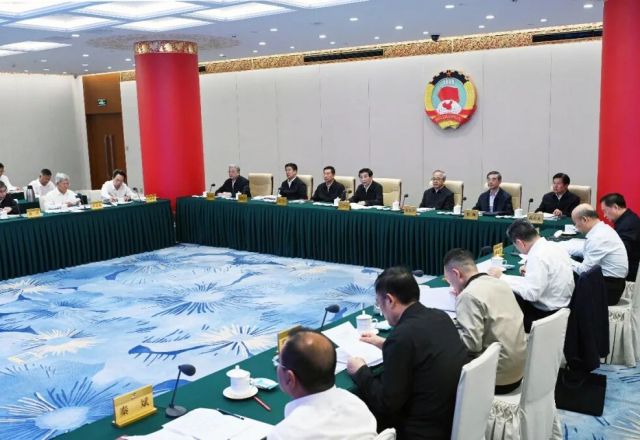 全国政协召开远程协商会 围绕“推进跨区域跨流域大通道建设、强化区域基础设施互联互通”协商议政 王沪宁主持
