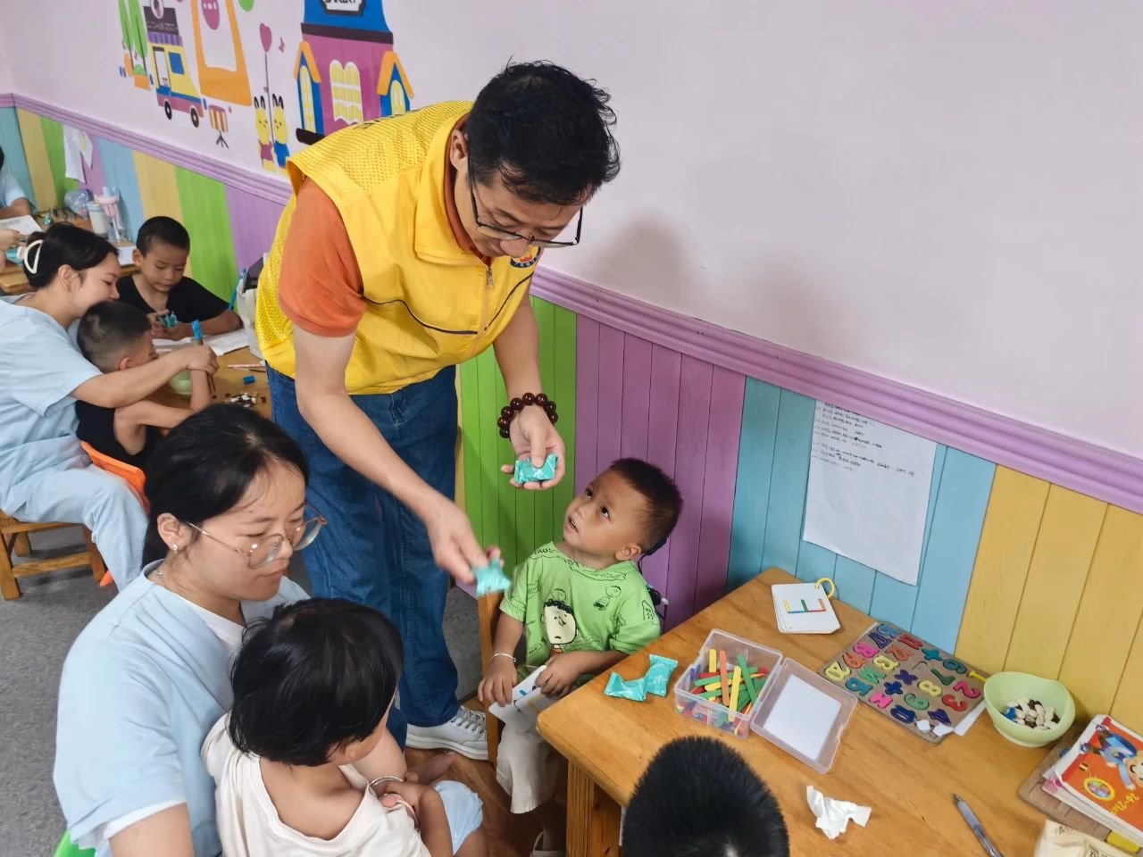 莞铜残联携手公益组织开展走访慰问活动||情暖多地困难群众