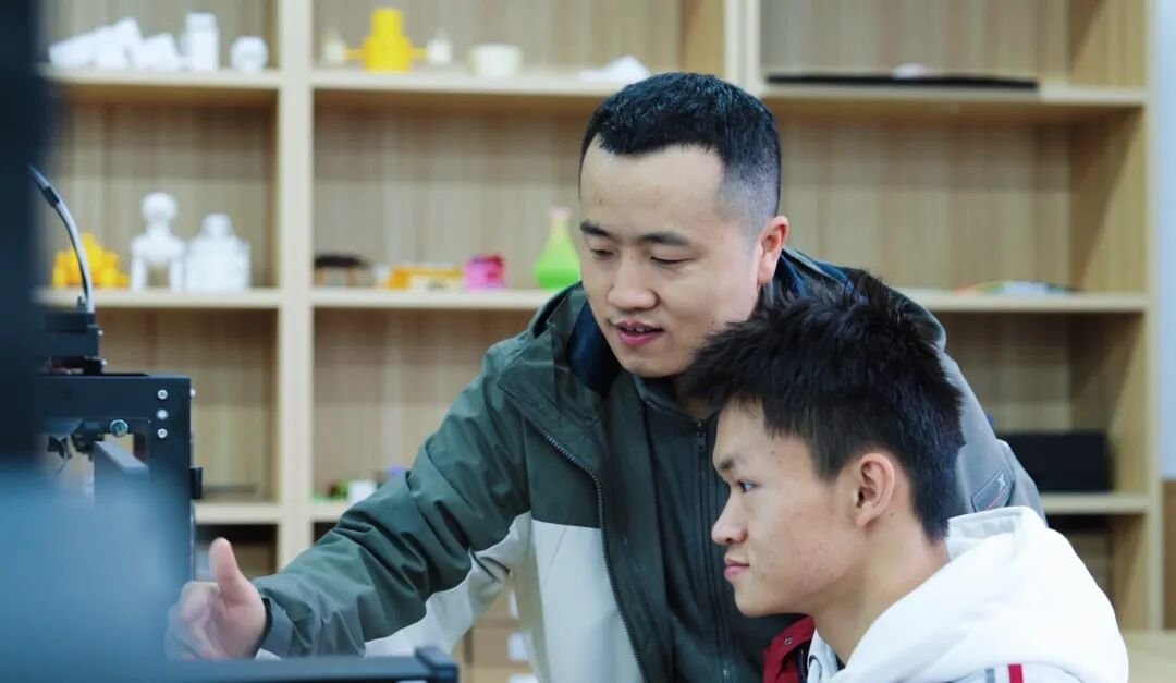 市聋协主席王章杰荣获铜仁市教育工作突出贡献奖